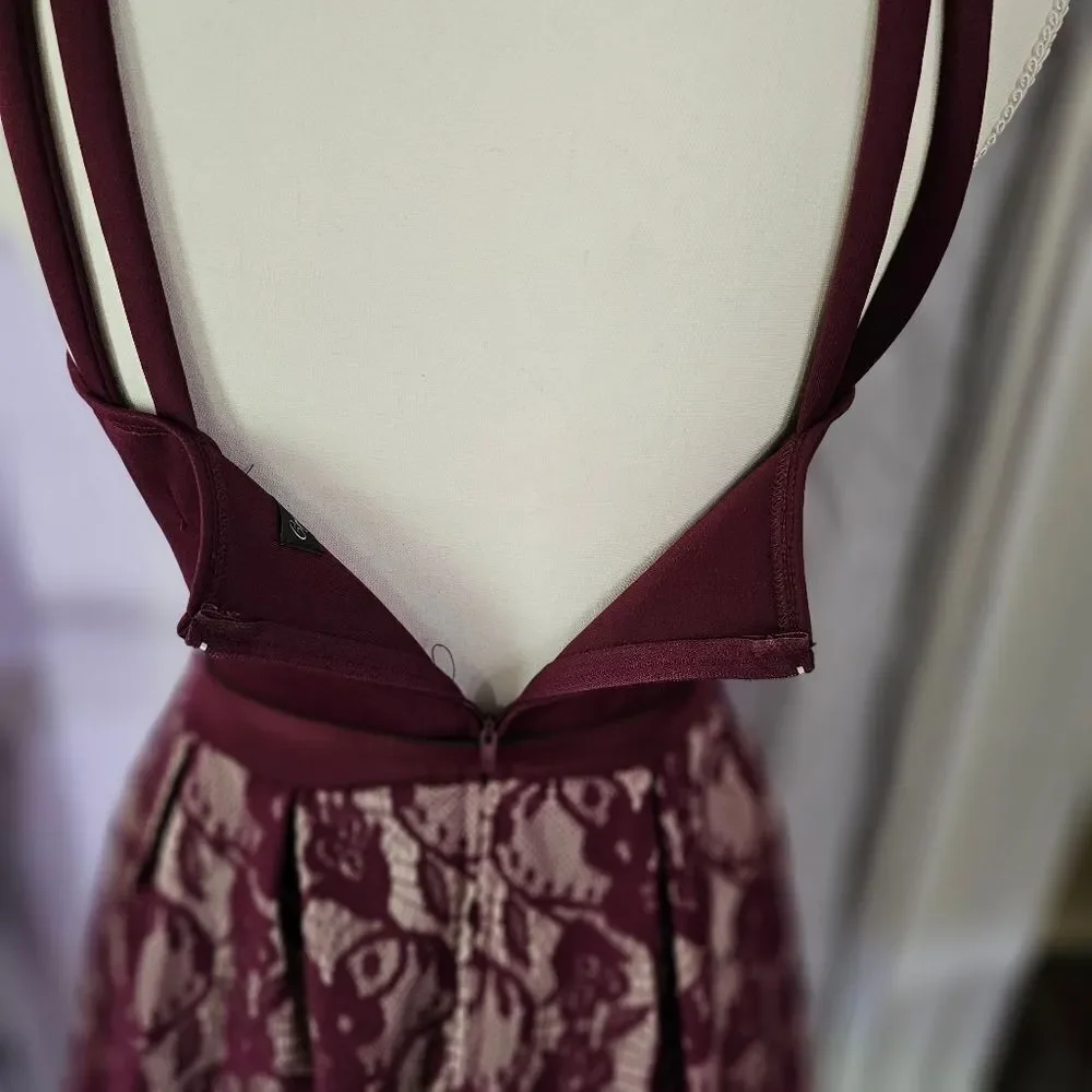 Elegant Burgundy Lace Dress - Picture 6 of 9